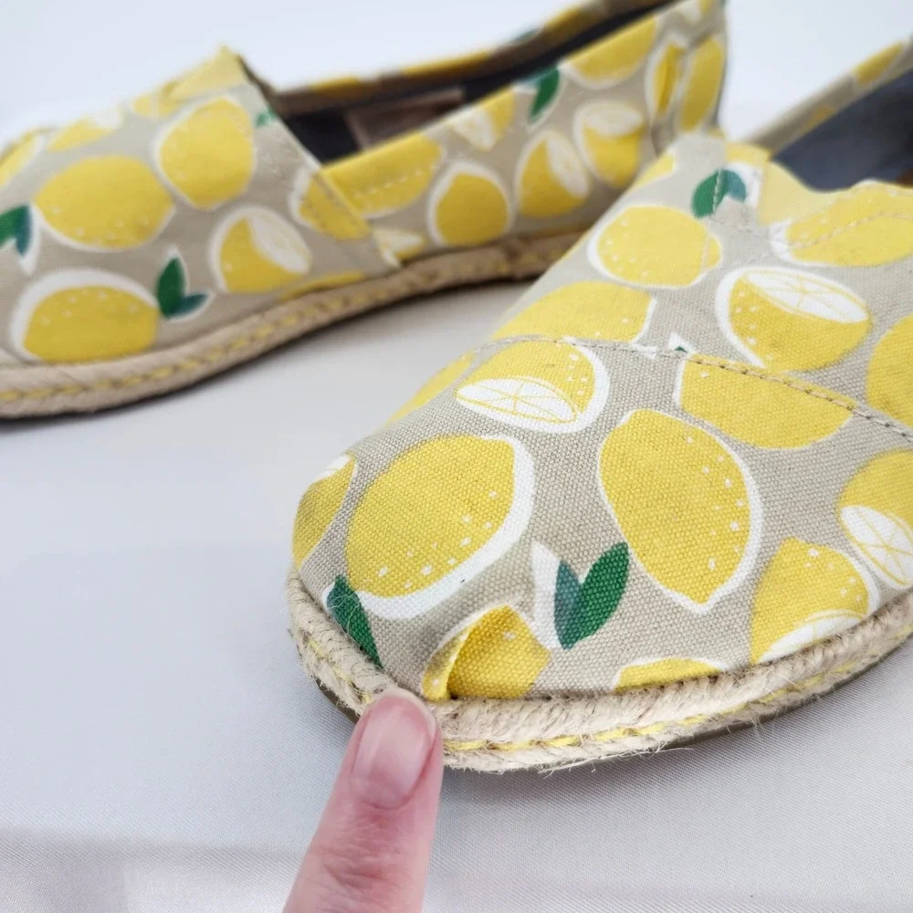 Toms Yellow Lemon AOP Slip On‎ Shoes Espadrille Flats Womens 7.5 Preppy Summer